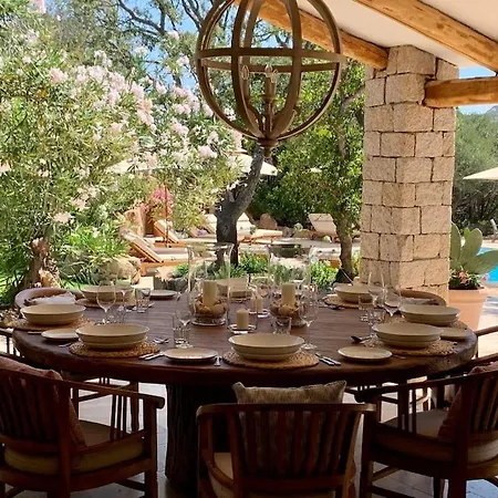Grand With 5 Bedrooms And Pool San Pantaleo