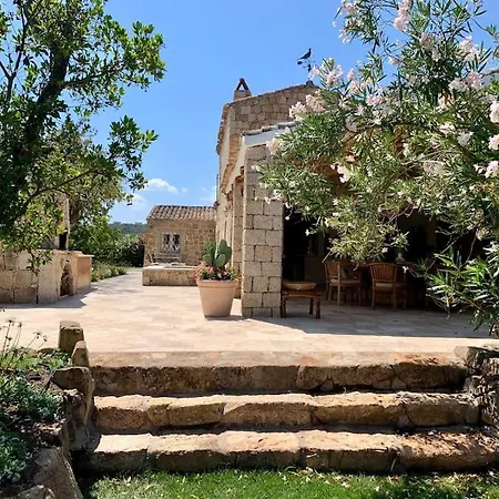 Villa Grand With 5 Bedrooms And Pool *